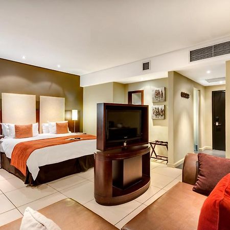 Protea Hotel By Marriott Transit O.R. Tambo Airport Kempton Park Bagian luar foto