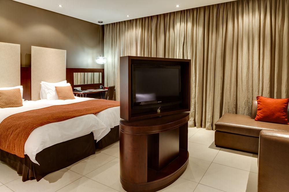 Protea Hotel By Marriott Transit O.R. Tambo Airport Kempton Park Bagian luar foto