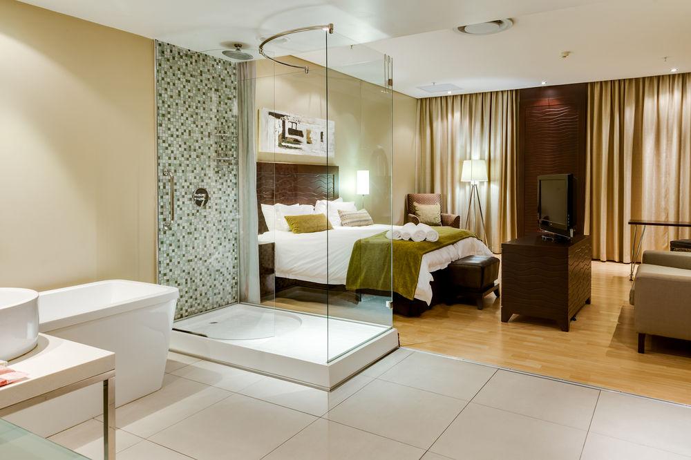 Protea Hotel By Marriott Transit O.R. Tambo Airport Kempton Park Bagian luar foto
