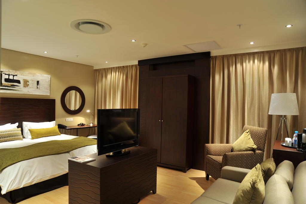 Protea Hotel By Marriott Transit O.R. Tambo Airport Kempton Park Bagian luar foto
