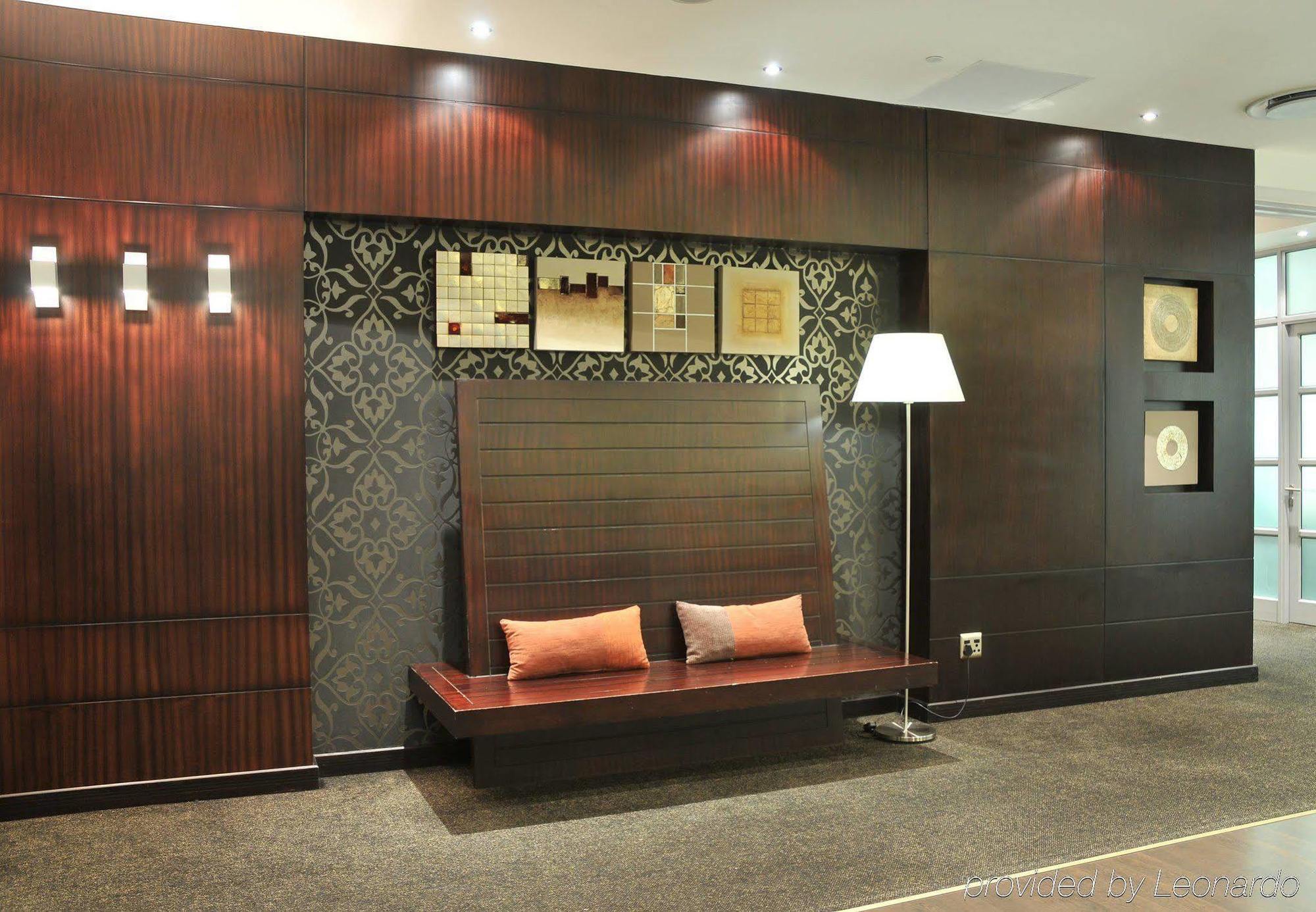 Protea Hotel By Marriott Transit O.R. Tambo Airport Kempton Park Bagian luar foto