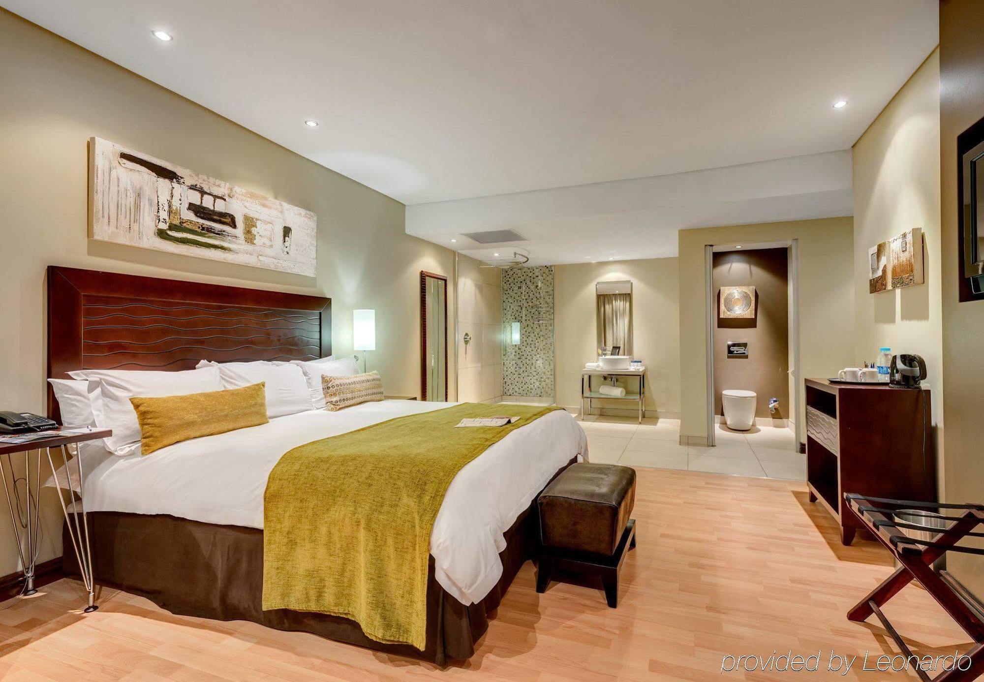 Protea Hotel By Marriott Transit O.R. Tambo Airport Kempton Park Bagian luar foto