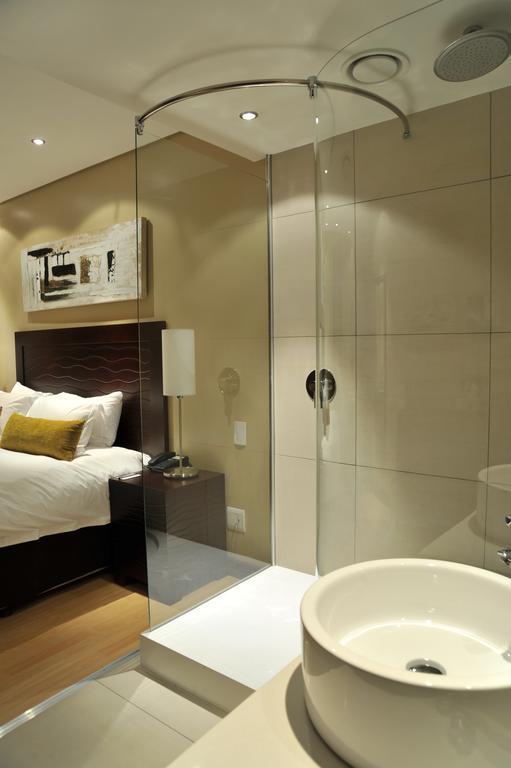 Protea Hotel By Marriott Transit O.R. Tambo Airport Kempton Park Bagian luar foto