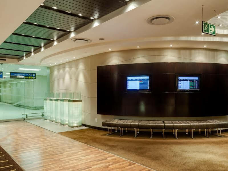 Protea Hotel By Marriott Transit O.R. Tambo Airport Kempton Park Bagian luar foto