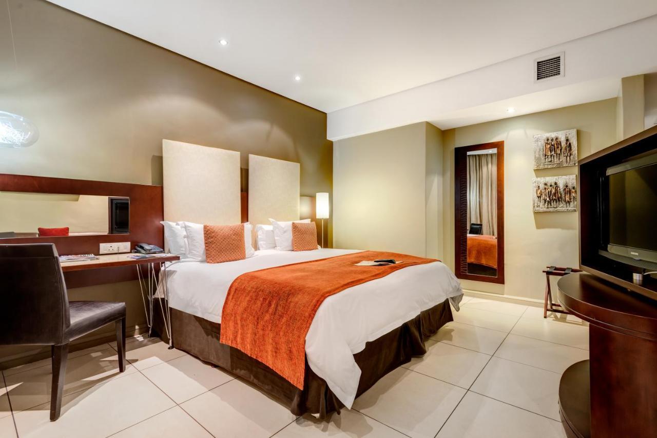 Protea Hotel By Marriott Transit O.R. Tambo Airport Kempton Park Bagian luar foto